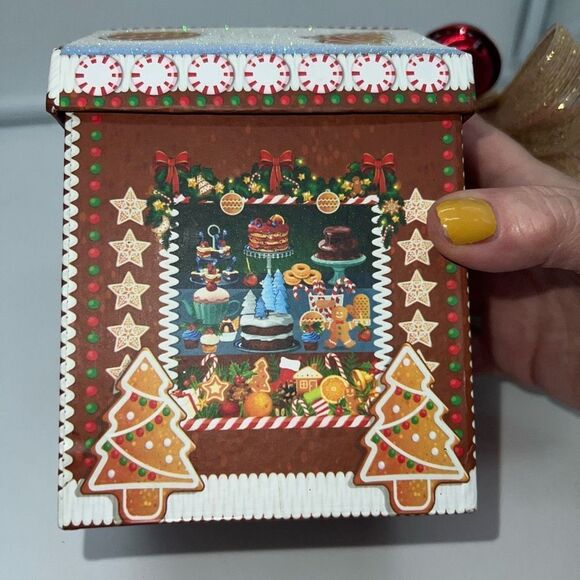 Set of Two Decorative Gift Boxes. - Picture 6 of 14